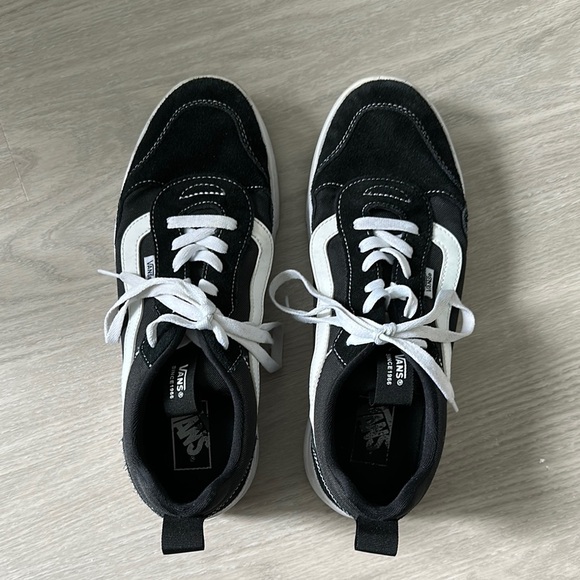 Vans Men's Black and White Sneakers - Picture 2 of 10